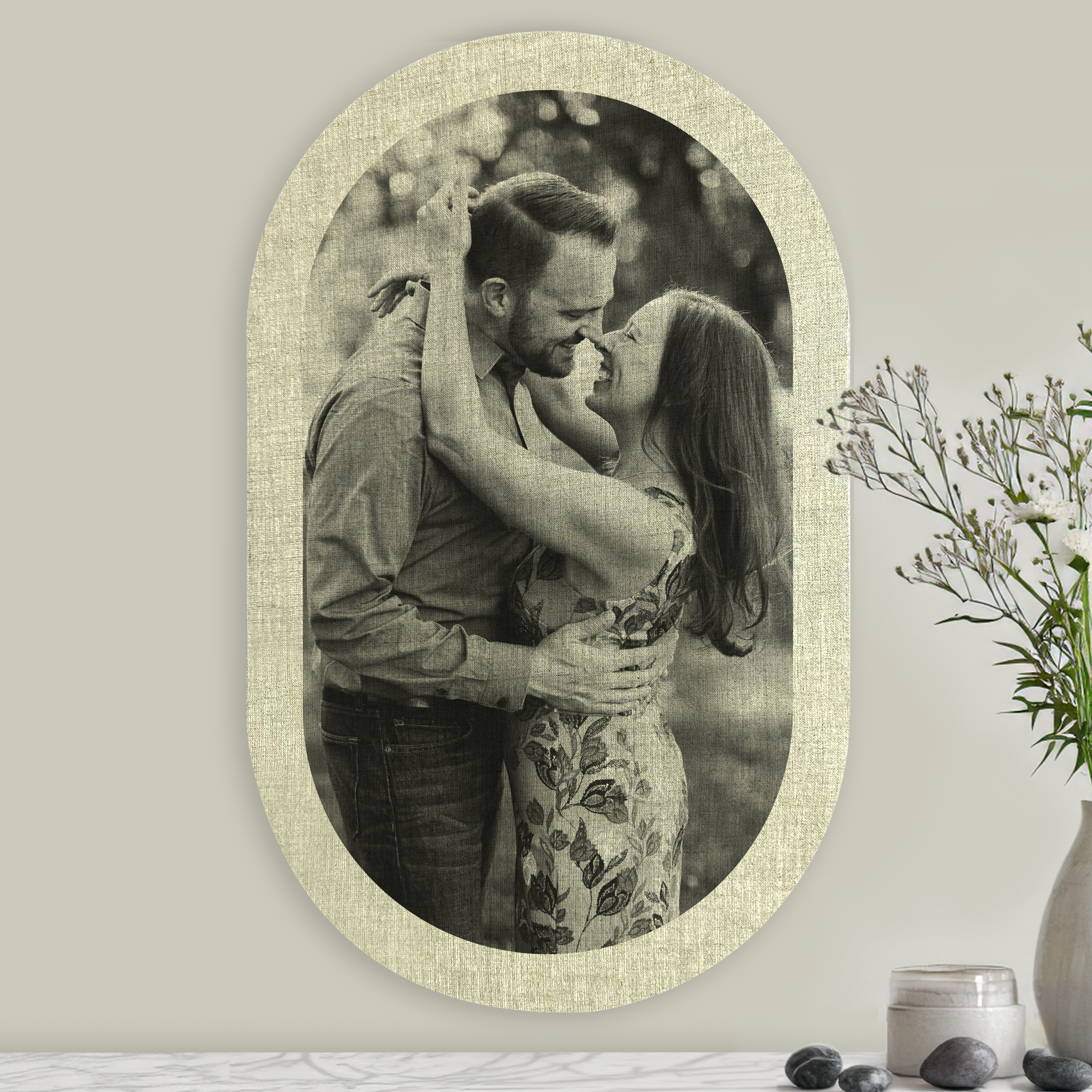 Black and white photo with no wording on round linen frame
